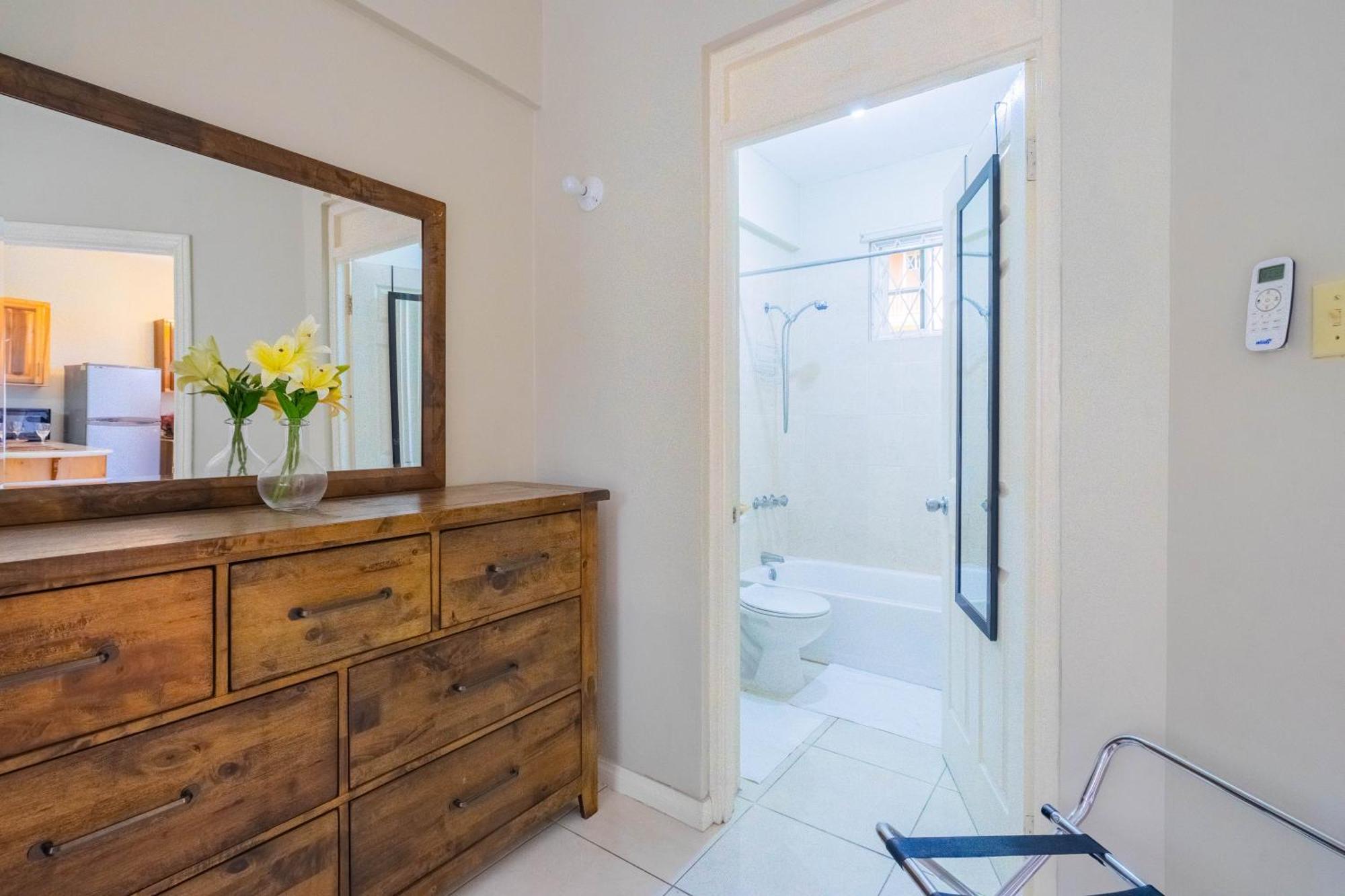 Musgrave Annex- Comfy 1 Bedroom Apartment On The Ground Floor Кингстон Экстерьер фото
