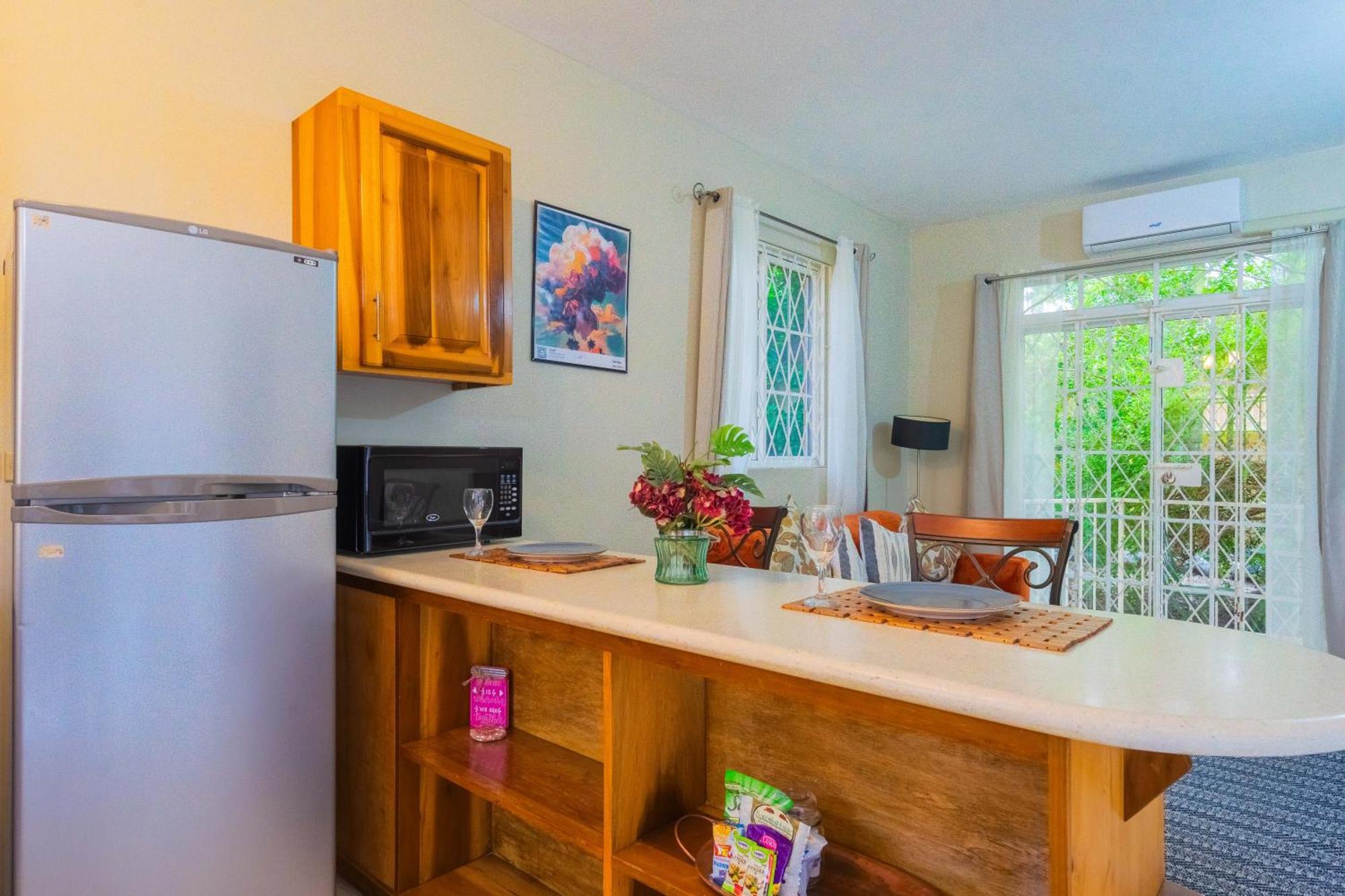 Musgrave Annex- Comfy 1 Bedroom Apartment On The Ground Floor Кингстон Экстерьер фото